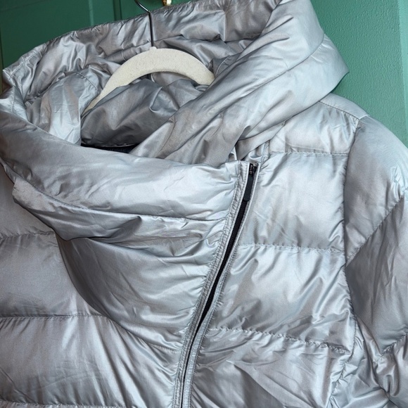Nike Asymmetrical Silver Puffer Jacket Sz Large - Picture 5 of 10